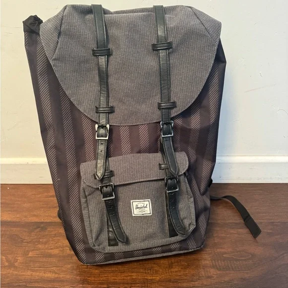 Herschel Supply Company Black and Gray Backpack - Picture 1 of 8